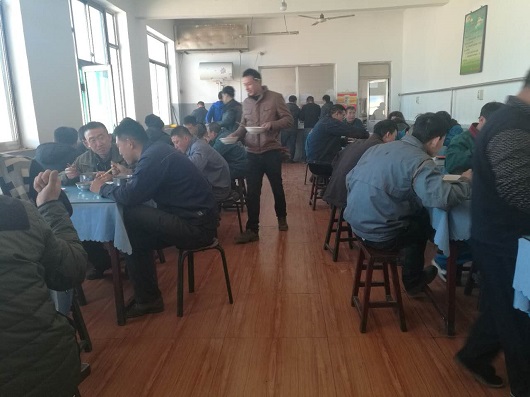近日山西盛大鋼結(jié)構(gòu)食堂被吃貨們擠爆啦，到底是何美味？